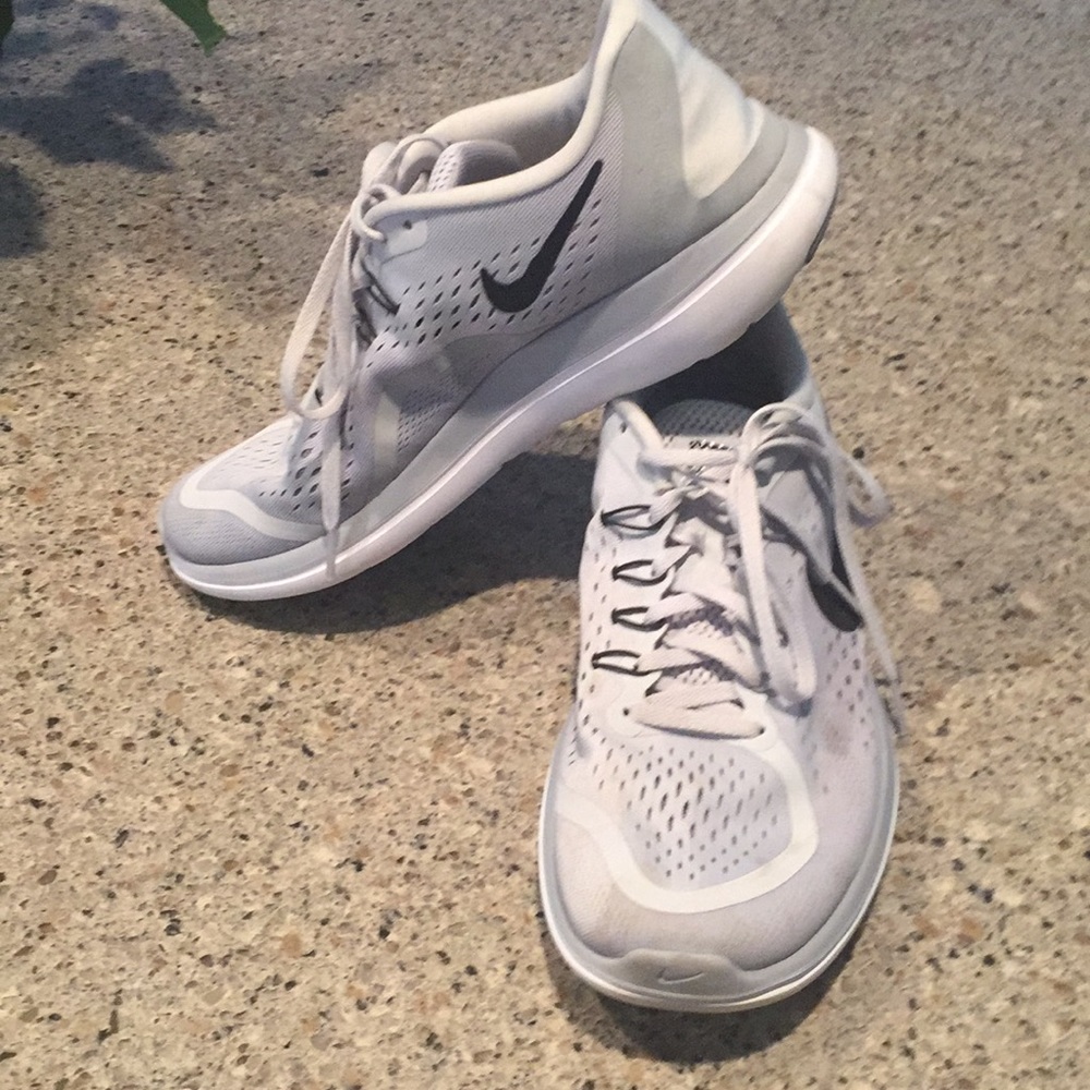 Nike - Picture 2 of 5